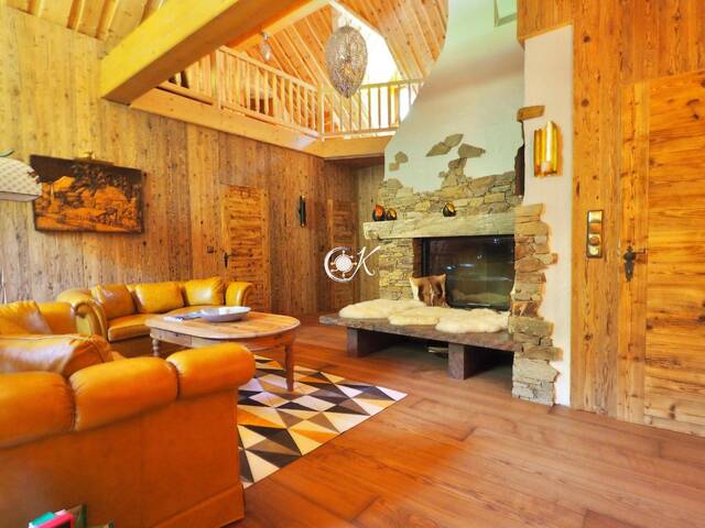 Immobilie in Lackenhof - Repräsentatives Luxus-Chalet: Modernstes Alpendesign in geschützter Waldlage - Bild 1