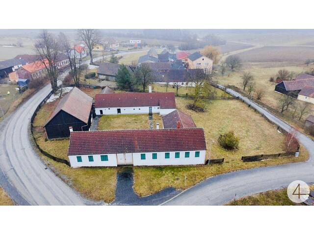 Immobilie in Harth - gut erhalten und teils renovierter Vierkanthof - 6 Minuten nach Geras - großes Grundstück 2601m² - Brunnen am Grund - Bild 0