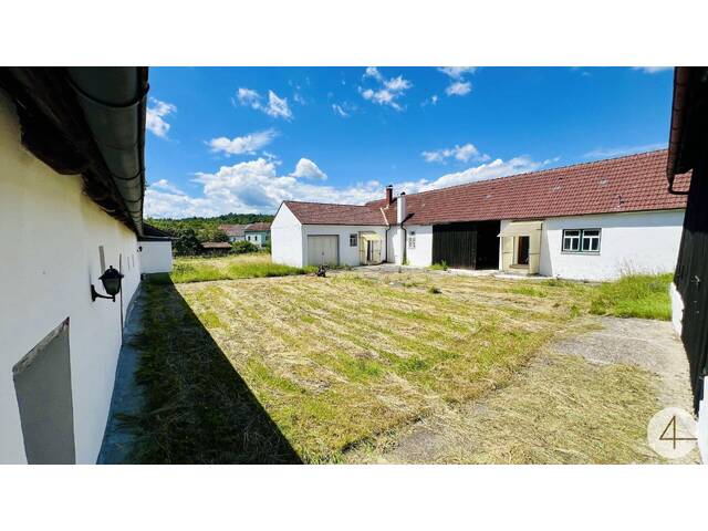 Immobilie in Harth - gut erhalten und teils renovierter Vierkanthof - 6 Minuten nach Geras - großes Grundstück 2601m² - Brunnen am Grund - Bild 2