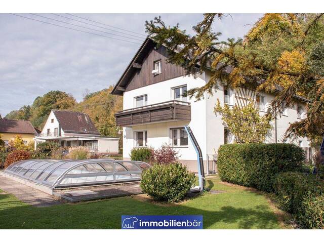 Immobilie in Grieskirchen - Solides Platzwunder mit Pool nur 500m vom Zentrum entfernt / Grundfläche 1.296 m² / Ziegeldoppelgarage mit Lagerraum - Bild 0