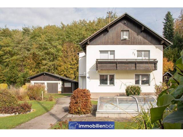 Immobilie in Grieskirchen - Solides Platzwunder mit Pool nur 500m vom Zentrum entfernt / Grundfläche 1.296 m² / Ziegeldoppelgarage mit Lagerraum - Bild 1