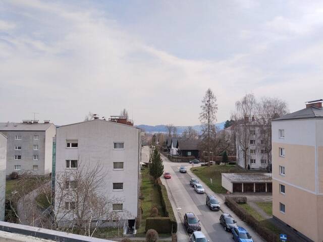 Immobilie in Steyr - R E S E R V I E R T! Großzügige 4,5-Zimmer-Wohnung mit Loggia in zentraler Ruhelage! - Bild 0