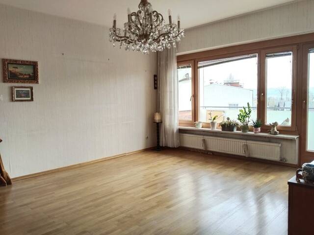 Immobilie in Steyr - R E S E R V I E R T! Großzügige 4,5-Zimmer-Wohnung mit Loggia in zentraler Ruhelage! - Bild 1