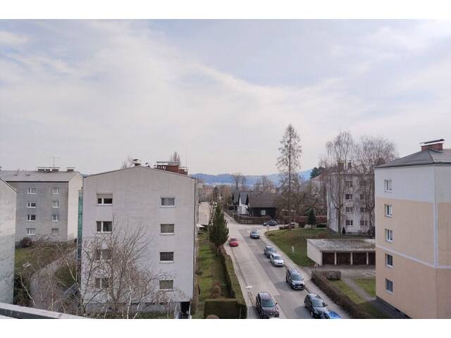 Immobilie in Steyr - R E S E R V I E R T! Großzügige 4,5-Zimmer-Wohnung mit Loggia in zentraler Ruhelage! - Bild 3