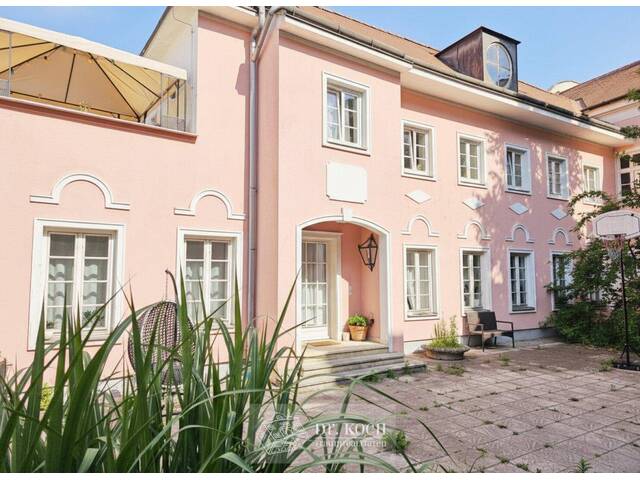 Immobilie in Stockerau - Traumhafte Gartenwohnung in barockem Stilhaus in Stockerau: 6 Zimmer, 220m² für nur EUR 499.000! PROVISIONSFREI! - Bild 0