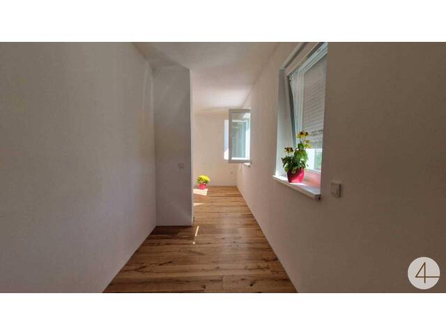 Immobilie in Amstetten - Romantische Abende bei Kerzenschein, Lagerfeuer im Garten, 134 m2 Nutzfläche + Garage 49 m2 - Bild 0