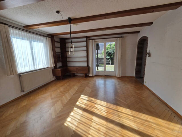 Immobilie in Altach - Älteres charmantes Einfamilienhaus in sonniger und ruhiger Lage von Altach mit schönem großen Garten! - Bild 2