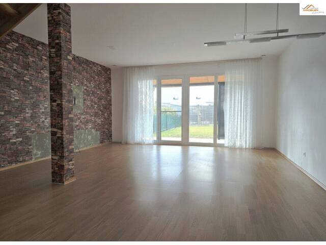 Immobilie in Theresienfeld - Modernes Niedrigenergie-Reihenhaus mit Garten, Terrasse und zwei Stellplätzen in ruhiger Lage von Theresienfeld - Bild 1