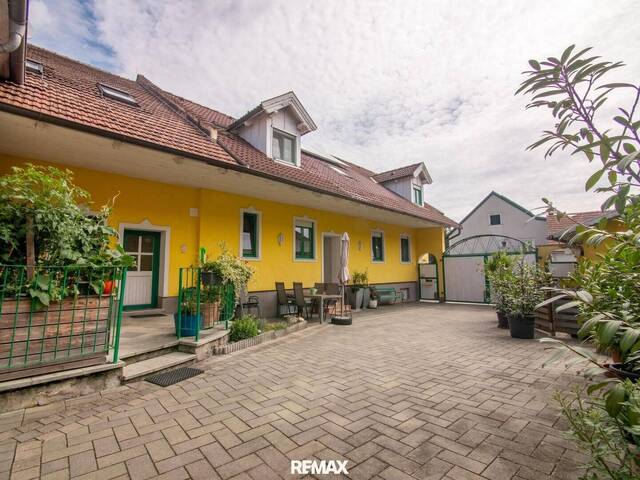 Immobilie in Wetzmannsthal - Großes Wohnhaus mit Heurigenlokal / 5 Gästezimmern und einem Miethaus - Bild 1