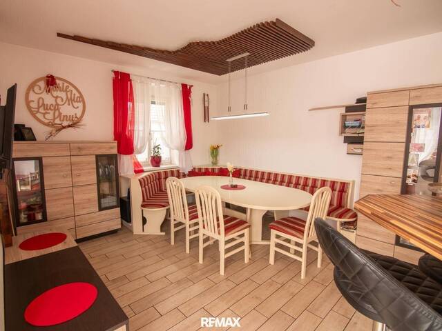 Immobilie in Wetzmannsthal - Großes Wohnhaus mit Heurigenlokal / 5 Gästezimmern und einem Miethaus - Bild 2