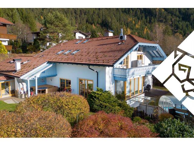 Immobilie in Maurach - Exklusive Landhausvilla mit Panoramablick am Achensee mit großzügigem Grundstück, Pool & Toplage an der Rofanbahn - Bild 0
