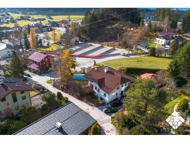 Immobilie in Maurach - Exklusive Landhausvilla mit Panoramablick am Achensee mit großzügigem Grundstück, Pool & Toplage an der Rofanbahn - Bild 2