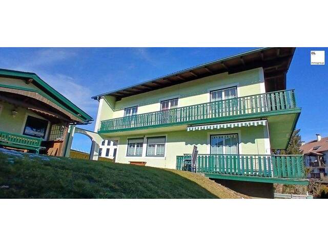 Immobilie in Seekirchen am Wallersee - Großzügiges Zweifamilienhaus in Seekirchen am Wallersee - Ihr neues Zuhause mit schönen Ausblicken, großem Garten, Balkon, Doppelgarage und Gartenlaub - Bild 1