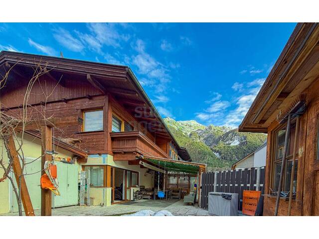 Immobilie in Fulpmes - Neuer Preis! Sonniges Reihenhaus mit teilweise überdachter Terrasse, Garten & Vollkeller - Bild 1