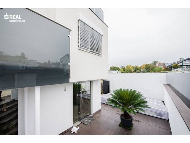 Immobilie in Gießhübl - Exklusives Luxuspenthouse/Doppelhaushälfte mit 5 Zimmern, 2 Garagenplätzen, Heimkino und vielem mehr! - Bild 3