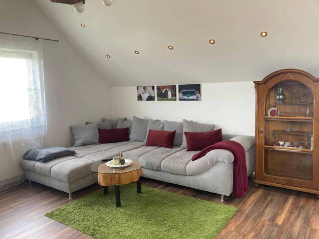 Immobilie in Schalchen - Leistbares Wohnen auf 104m² und 2 Etagen - Balkon, Parkplatz und laufend modernisiert - Bild 1