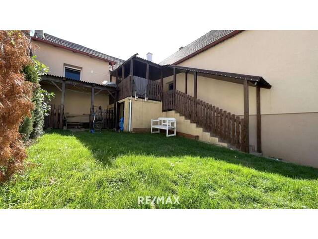 Immobilie in Hundsheim - Einfamilienhaus mit zwei separaten Wohneinheiten - Bild 1