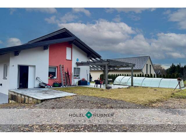 Immobilie in Eugendorf - Hochwertiges Wohnhaus mit Pool in ruhiger Grünlage - Bild 0