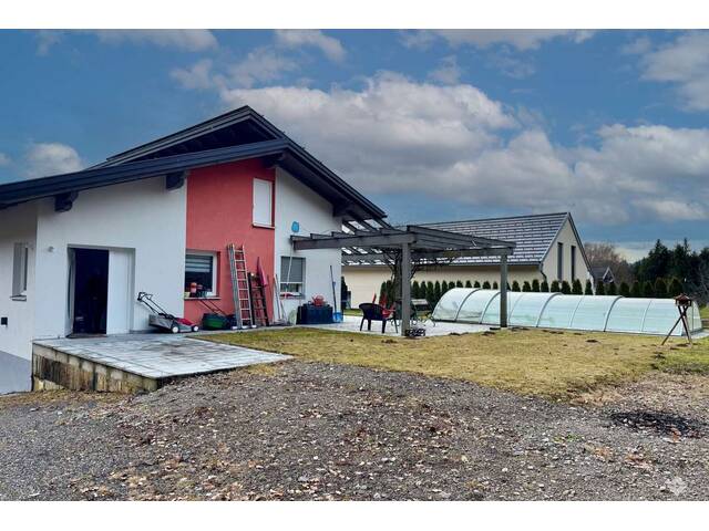 Immobilie in Eugendorf - Hochwertiges Wohnhaus mit Pool in ruhiger Grünlage - Bild 1