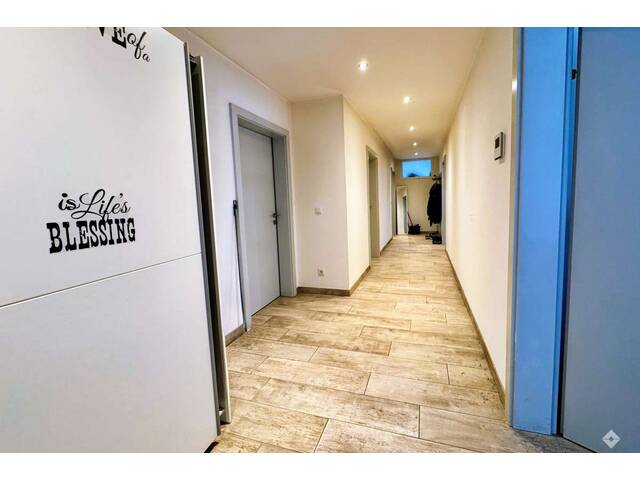 Immobilie in Eugendorf - Hochwertiges Wohnhaus mit Pool in ruhiger Grünlage - Bild 2