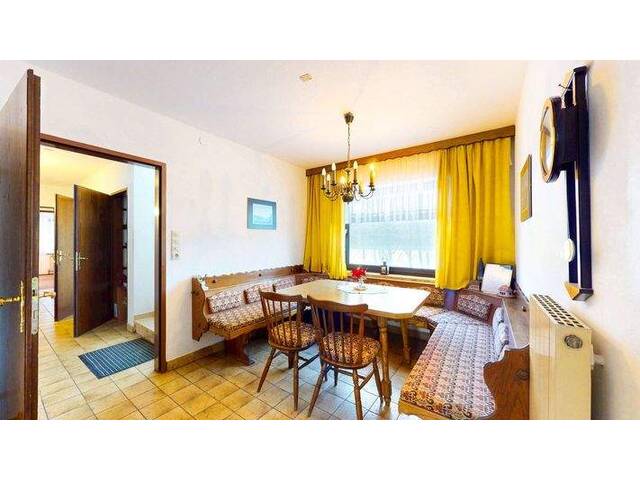 Immobilie in Feistritz im Rosental - Exklusives Einfamilienhaus mit Nebengebäuden & Entwicklungspotenzial im Rosental - Wohnen, Arbeiten & Investieren mit Blick auf die Karawanken - Bild 1