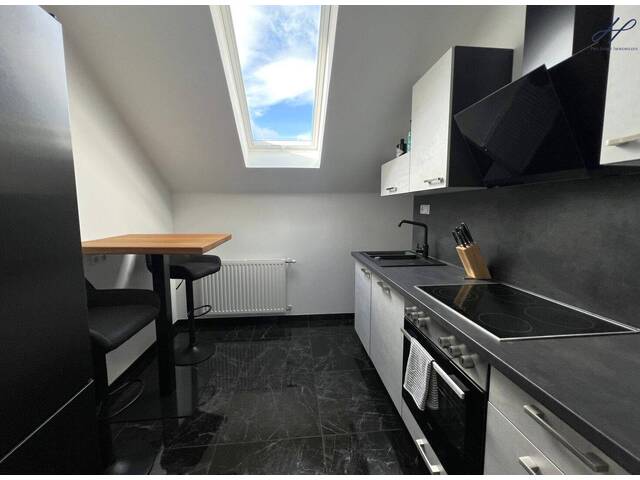 Immobilie in Kirchschlag in der Buckligen Welt - Modernisierte Dachgeschosswohnung mit Balkon & Blick auf die Burgruine Kirchschlag - Bild 0