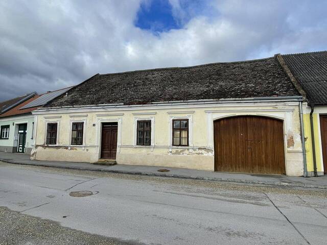 Immobilie in Poysbrunn - Freiraum statt Standard – Großzügige Liegenschaft mit Stadl, 5.666m² Grundstück & uvm. um € 575.000,– - Bild 1