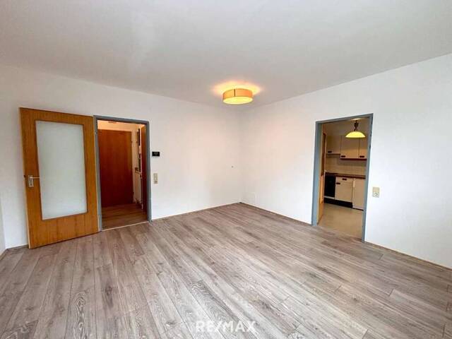 Immobilie in Hollabrunn - Charmante 1-Zimmer-Wohnung mit separater Küche und Blick auf den grünen Innenhof in Hollabrunn - Bild 1