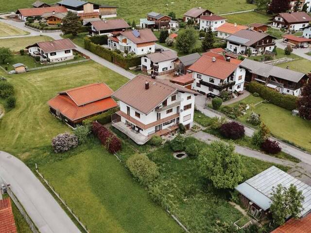 Immobilie in Höfen - Vielseitiges Wohnhaus mit Zukunft - Raum für Ihren persönlichen Wohntraum und attraktive Investitionsmöglichkeiten - Bild 1