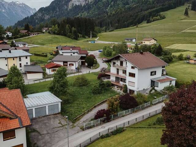 Immobilie in Höfen - Vielseitiges Wohnhaus mit Zukunft - Raum für Ihren persönlichen Wohntraum und attraktive Investitionsmöglichkeiten - Bild 3