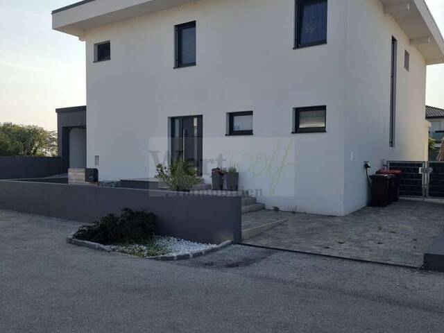 Immobilie in Günselsdorf - Modernes Einfamilienhaus in Grünruhelage mit Garten & Pool zu verkaufen! - Bild 1