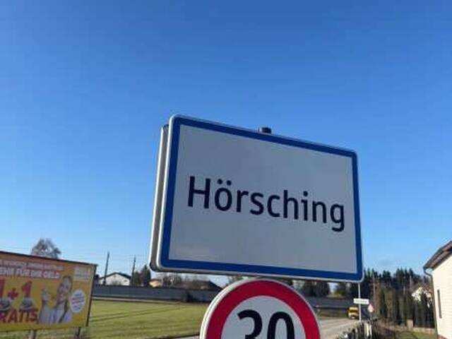 Immobilie in Hörsching - EIN sanierungsbedürftiges BESTANDSHAUS auf ZWEI gut geschnittenen BAUPARZELLEN - Bild 0