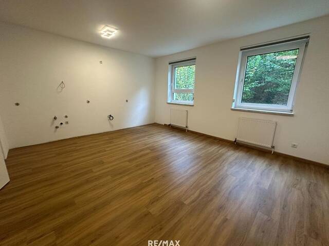 Immobilie in Vöcklabruck - frisch renovierte 3-Zimmer-Wohnung mit grüner Terrasse - Bild 1