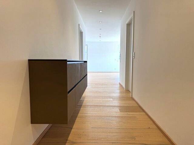 Immobilie in Mils - Sofortbezug! Neuwertige 3-4 Zimmer Dachgeschosswohnung mit sonniger Süd-Terrasse in Mils - Bild 2