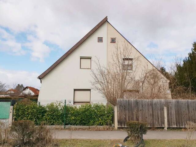 Immobilie in Blumau-Neurißhof - Sanierungsbedarf - Doppelhaushälfte mit Garten   Nebengebäude!! - Bild 0