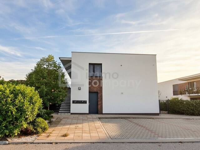 Immobilie in Wolfsthal - Sonnige 3-Zimmer-DG-Wohnung mit Balkon & Parkplatz nahe Hainburg und Bratislava - Bild 0