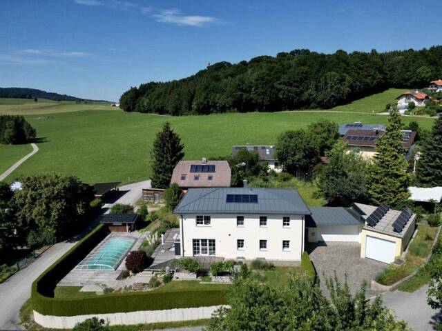 Immobilie in Köstendorf - Einfamilienhaus mit Pool und großem Garten in Köstendorf - Bild 1