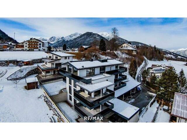 Immobilie in Schönberg im Stubaital - 15 Minuten von Innsbruck: Prächtige 3-Zimmer-Neubauwohnung mit 90 m² großem Garten und Terrasse - Bild 2