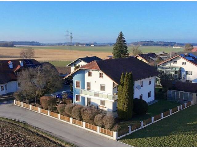 Immobilie in Sattledt - Attraktives Zweifamilienhaus in Sattledt, 8 Zimmer, Doppelgarage und Garten für nur EUR665.000 - Bild 0