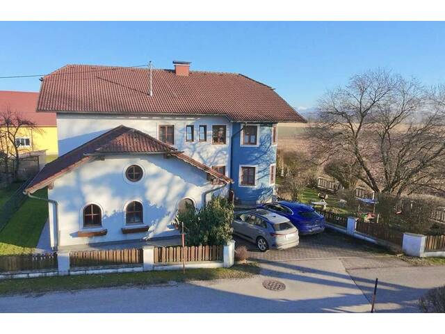 Immobilie in Sattledt - Attraktives Zweifamilienhaus in Sattledt, 8 Zimmer, Doppelgarage und Garten für nur EUR665.000 - Bild 1