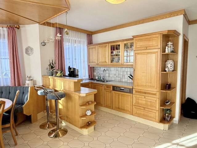 Immobilie in Sattledt - Attraktives Zweifamilienhaus in Sattledt, 8 Zimmer, Doppelgarage und Garten für nur EUR665.000 - Bild 4