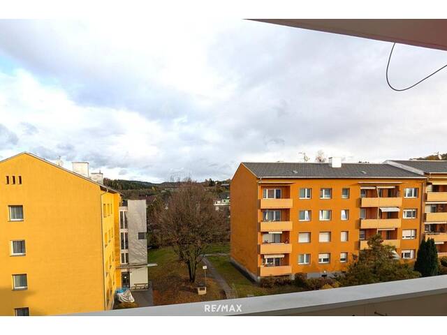Immobilie in Voitsberg - Sanierungsbedürftige 3-Zimmer-Eigentumswohnung mit Balkon, Loggia und Garage - Bild 4