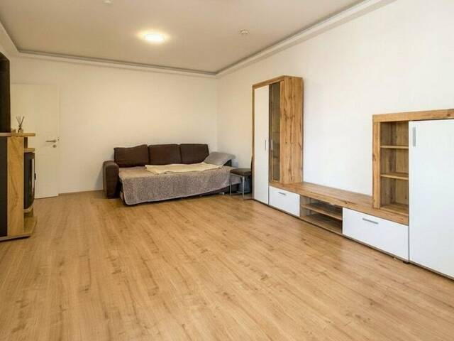 Immobilie in Schwechat - Charmanter Familientraum - komplett sanierte Eigentumswohnung in zentraler Lage in Schwechat - Bild 1