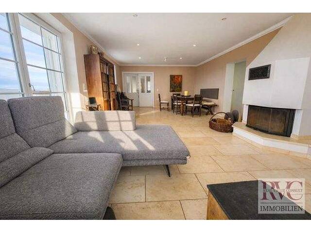 Immobilie in Ostermiething - Exklusives, großzügiges Wohnhaus auf einem 1.600 m2 großen Grundstück, Pool & traumhaften Weitblick - Bild 0