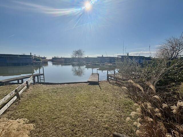 Immobilie in Jois - Kleines Seehaus in der Inselwelt Jois mit großer Sonnenterrasse & direktem Seezugang - Bild 0