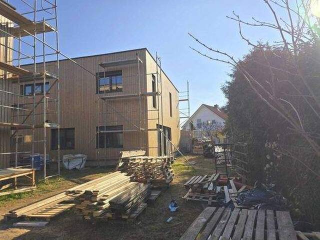 Immobilie in Zwölfaxing - + Das letzte von 4 Häusern + Modern ausgestattetes Einfamilienhaus + Schlüsselfertig + Neubau + NÄHE WIEN + Raumhöhe 3,00m + 4 Zimmer + Wohnessküche - Bild 2