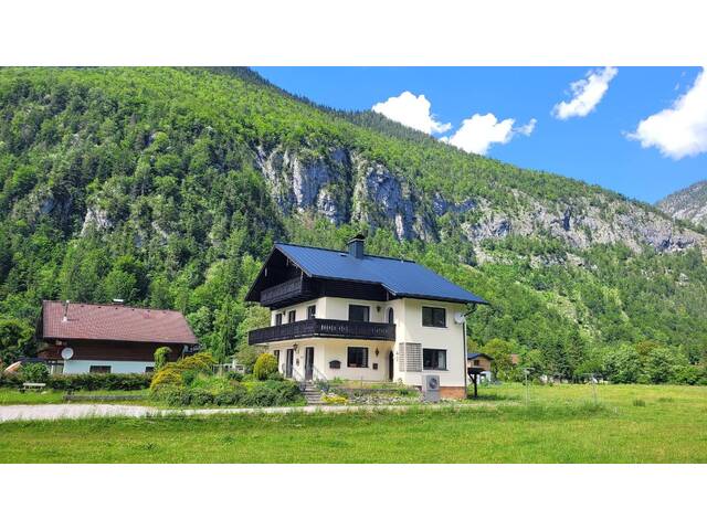 Immobilie in Obertraun - Großzügiges Einfamilienhaus mit 3 Wohnebenen – ideal für Familien oder Mehrgenerationen – in Obertraun - Bild 1