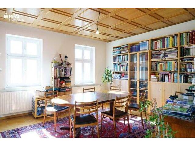 Immobilie in Gloggnitz - Liebevoll saniertes Jahrhundertwendehaus aus 1930, modernisiert 2009 - 4 Zimmer, Veranda, Keller, Terrasse auf 1.270m² Grund! - Bild 0