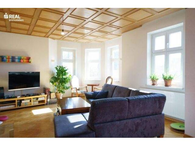 Immobilie in Gloggnitz - Liebevoll saniertes Jahrhundertwendehaus aus 1930, modernisiert 2009 - 4 Zimmer, Veranda, Keller, Terrasse auf 1.270m² Grund! - Bild 1