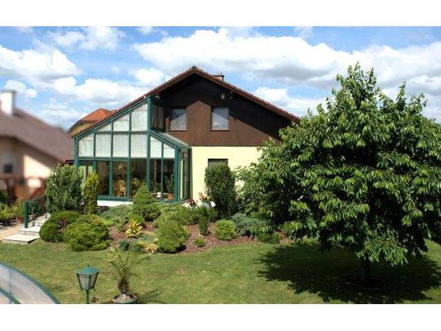 Immobilie in Reisenberg - Familienidylle im Grünen – 846 m² Grund, 6 Zimmer auf 155 m², Pool, Garage, Keller im Bezirk Baden! - Bild 0